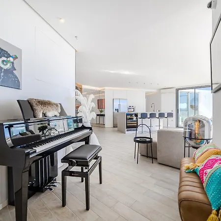 White Haven アパート アデヘ