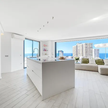 White Haven アパート アデヘ