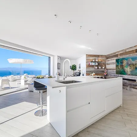 アパート White Haven アデヘ